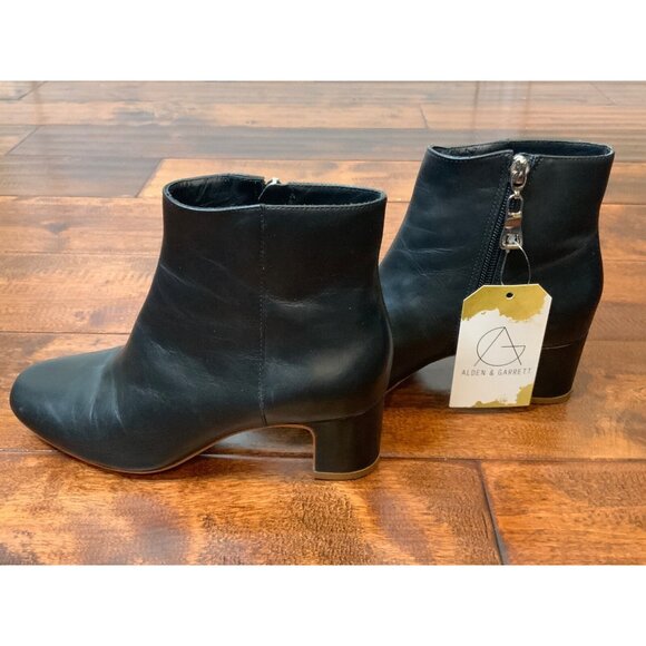 Joan Oloff Black Leather Square Toe Zip-Up Ankle Booties, Size 5.5 (US) - Picture 4 of 7